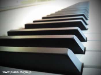 ピアノの鍵盤近影