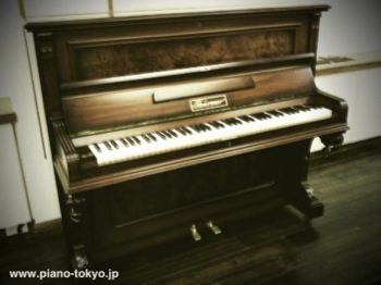 木目のピアノ