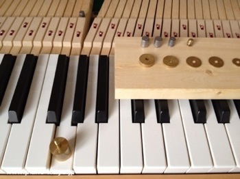 ペトロフピアノの鍵盤鉛調整